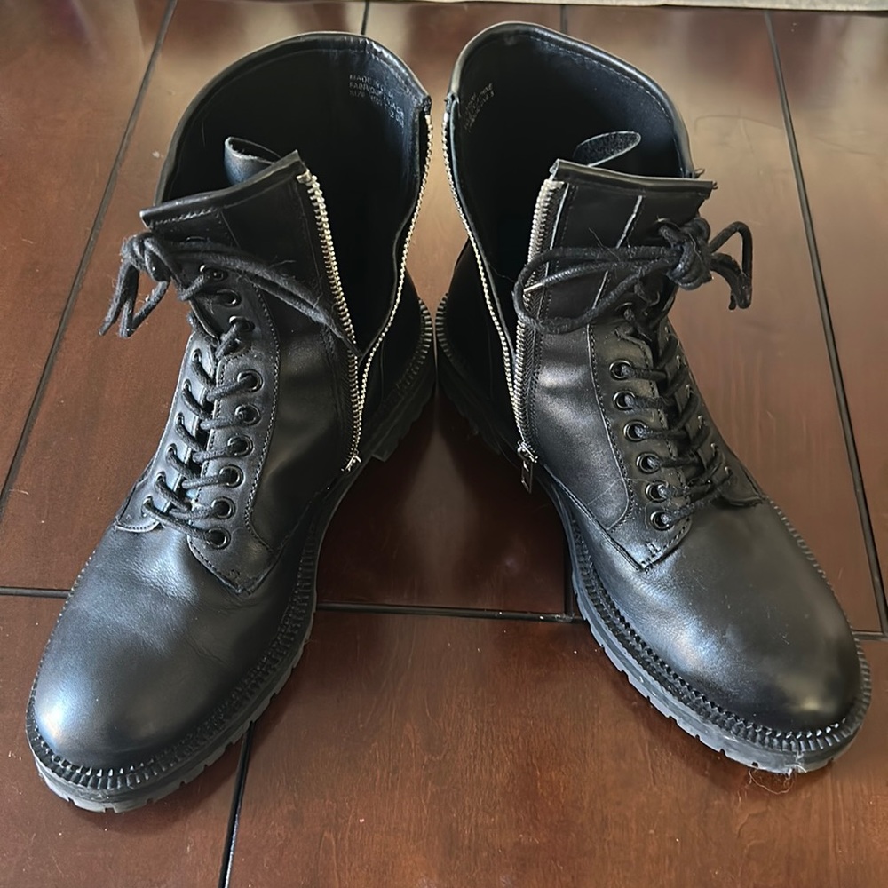 Brand New Men’s Black Boots!